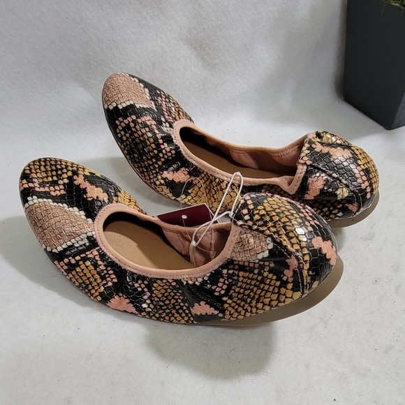So Peach Snake Print Round Toe Casual Flats Size 8.5 - Picture 3 of 8